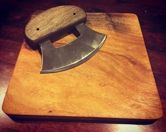 Alaskan ULU knife with Camphor Laurel handle and curved chopping board