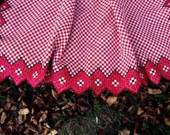A great shelf edging, furniture, curtain, red and white checkered top, old