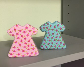 Kids Drawer Knobs. Floral Dress. Oh so cute! A beautiful addition to a little girls room, playroom or Nursery. Simply stunning!