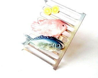 Ring The FISH BARBECUE -- Miniature barbecue ring, grey and pink by The Sausage