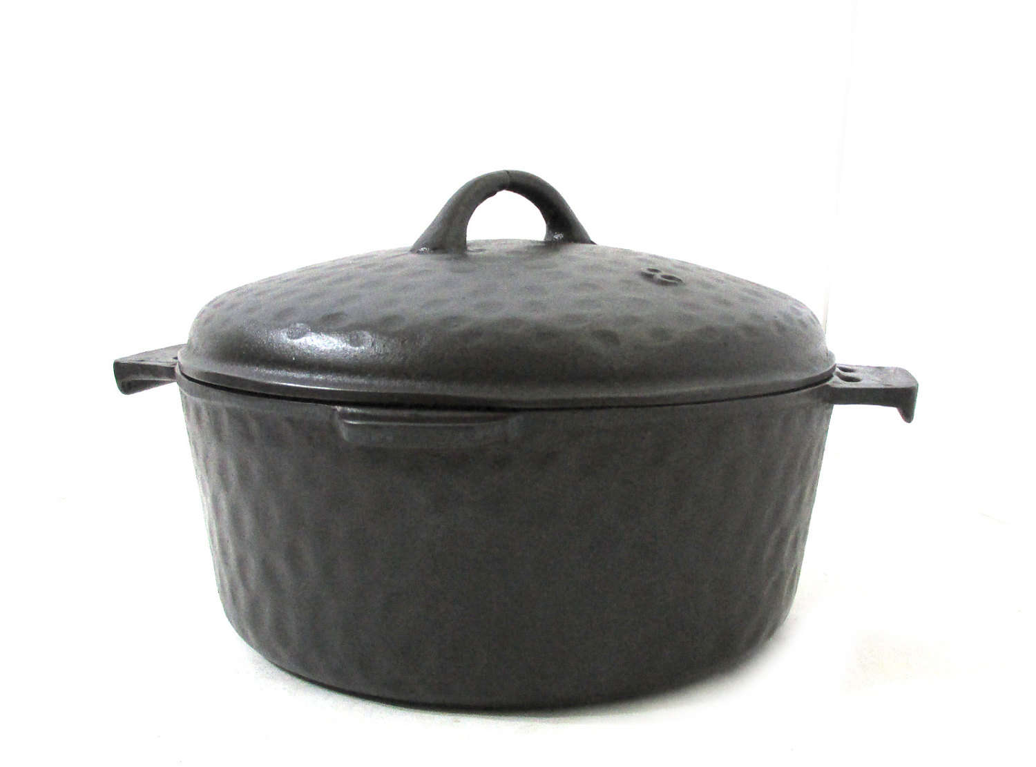 Cast Iron No. 8 Hammered Dutch Oven Vintage Old Kitchenware
