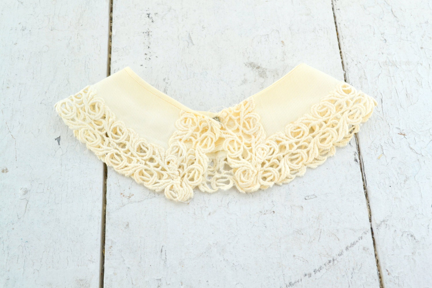 1950s Cream Lace Edged Collar Haute Juice