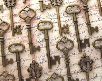 The Waterford Collection - Vintage Wedding Favors - Skeleton Key Assortment in BRONZE - Set of 30 Keys - 3 STYLES