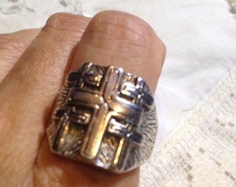 Vintage 1980's Gothic Cross Men's Ring