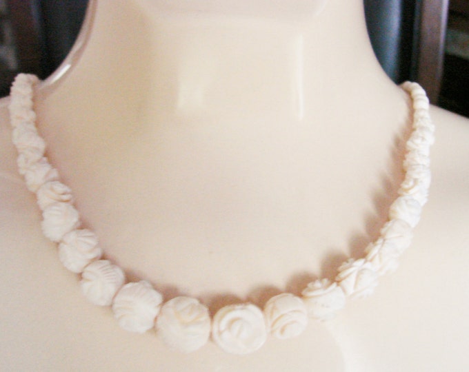 Vintage Hand Carved Bone Necklace / Floral Graduated Beads / Artisan Jewelry / Jewellery