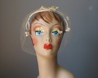 Veiled Headband / Vtg 50s / Ivory Velvet Headband with bows, rhinestones and veil /