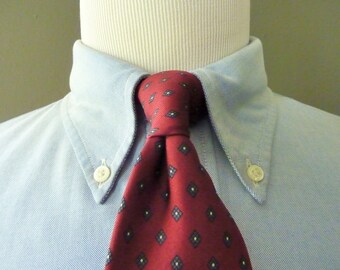 RARE Vintage 1960s Brooks Brothers MAKERS All Silk Geometric Diamond Foulard Pattern Trad / Ivy League Neck Tie. Made in USA.