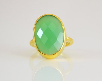 Chrysoprase ring - Oval Chrysoprase Ring - Large Gemstone Ring - Gold Ring - Bezel Set Ring - Statement ring - stacking rings - bezel ring