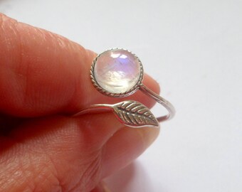 Blue moonstone ring, sterling silver, moonstone feather ring, stacking ring, rainbow moonstone ring, elegant 8mm cabochon, white opal ring
