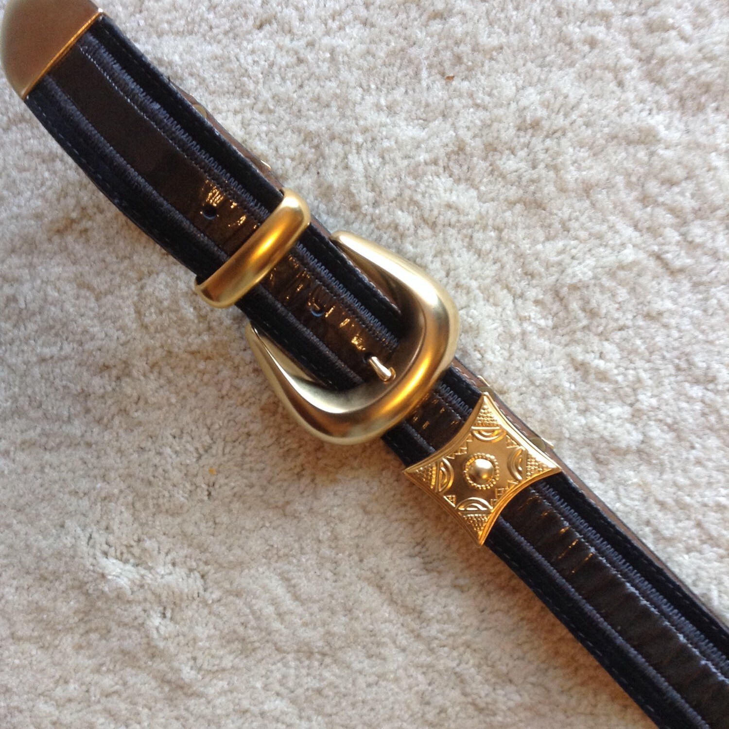 Ladies Size L Black Leather Belt / Gold Tone Medallion