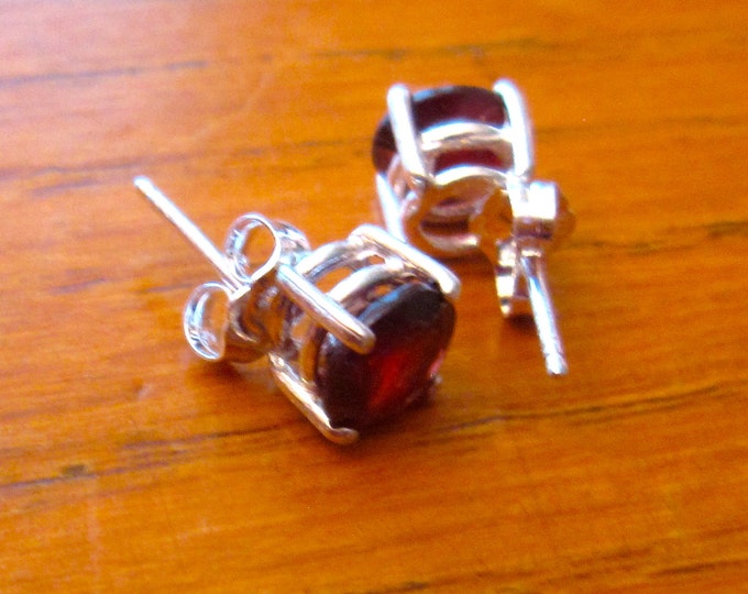 Red Garnet Studs, 7mm Round, Natural, Set in Sterling Silver E883