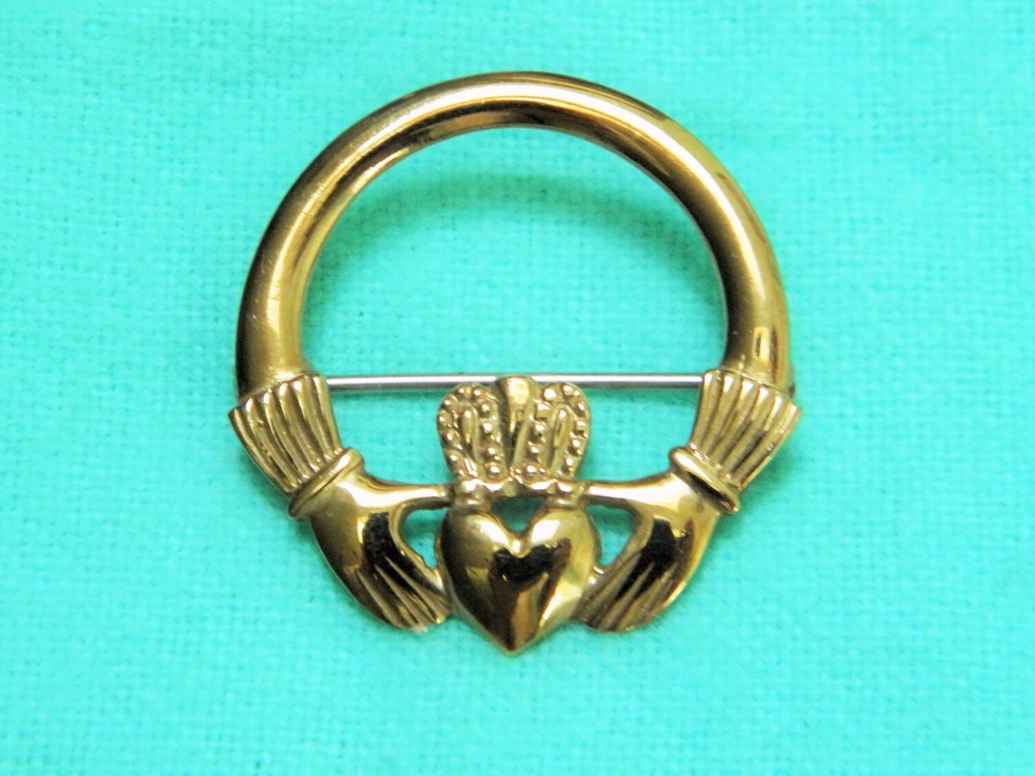 Vintage Irish Claddagh Brooch Ireland 375 9K Ireland Gold