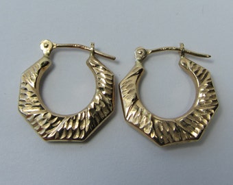 14kt Yellow Gold Diamond Cut Huggie Hoop Earring