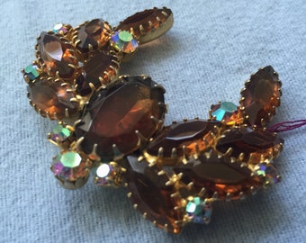 Vintage Wreath-Shaped Brooch Pin with Iridescent Brown Rhinestones - Costume Jewelry