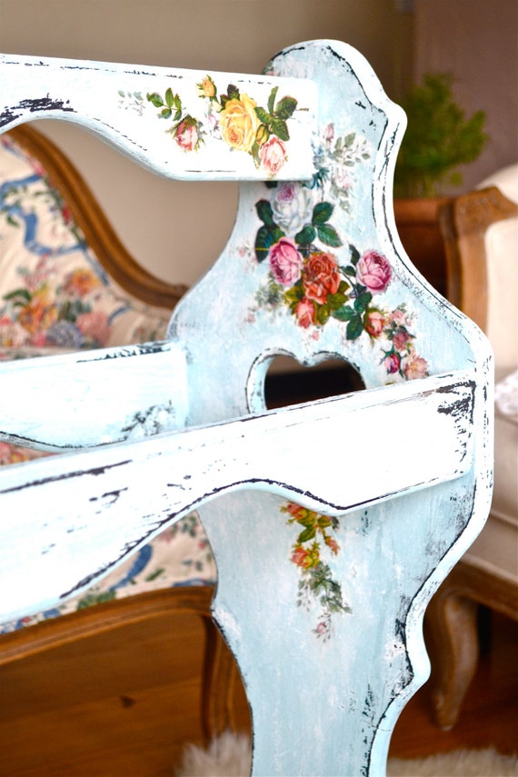 CHIPPY HAND PAINT Vintage three rod wood quilt rack with heart