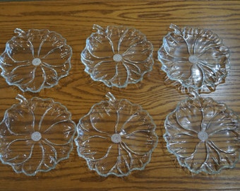 Items similar to Set of 6 Vintage Plates - Flower Shaped Plates