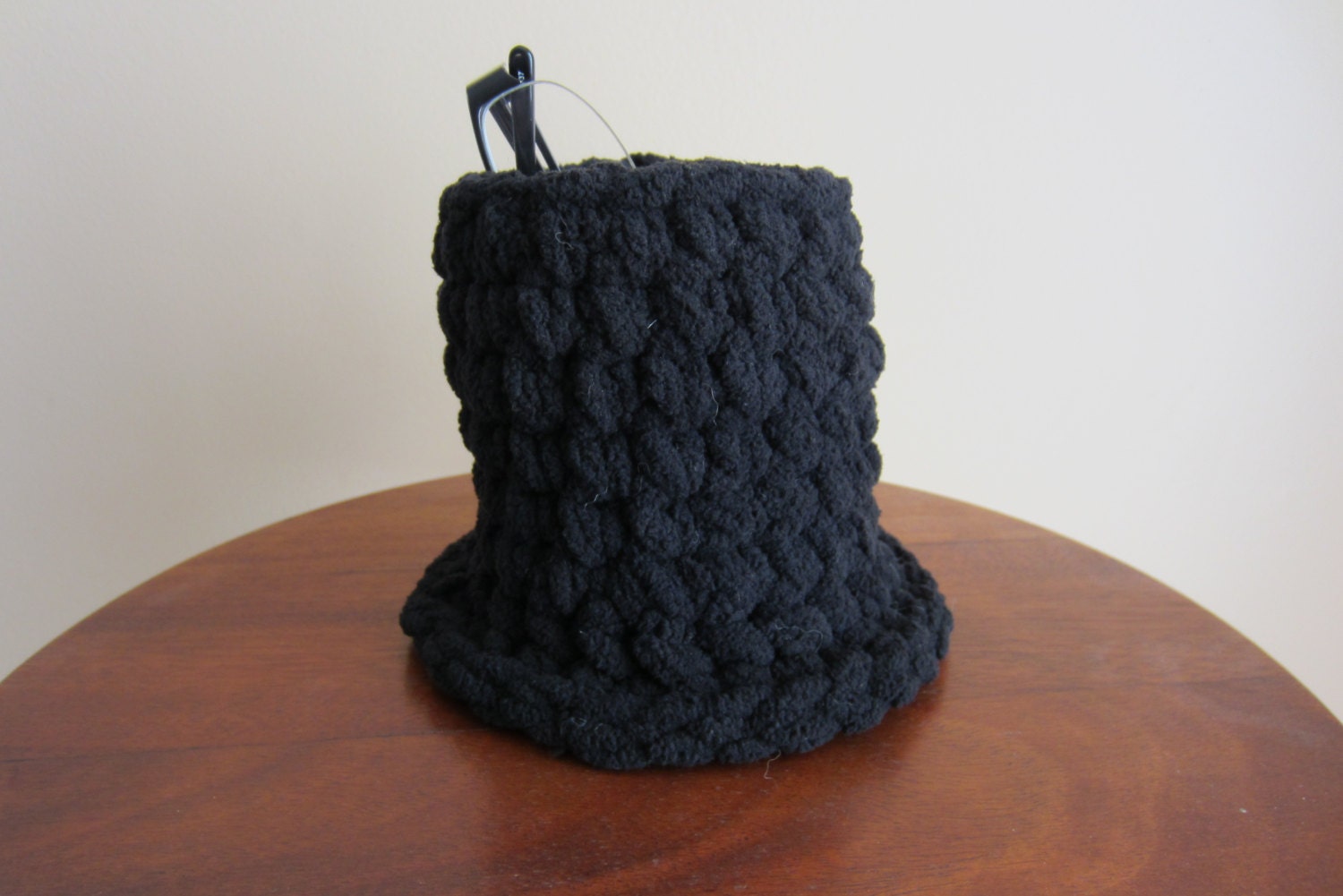 upright glasses holder