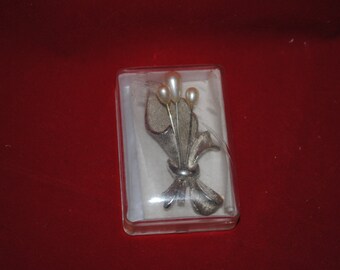 Vintage Brooch with Three Pearl and Leafs