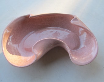 1950s Large Pink Unusual Shaped REDWING Pottery Dish 1304