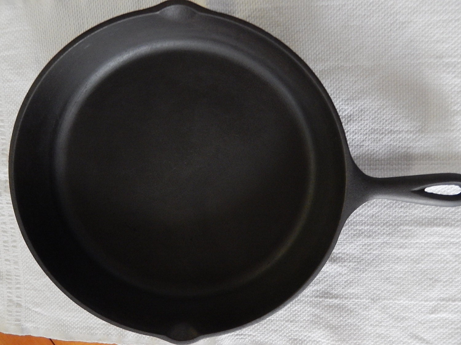 Vintage Lodge 10 3-Notch Cast Iron Skillet with heat ring