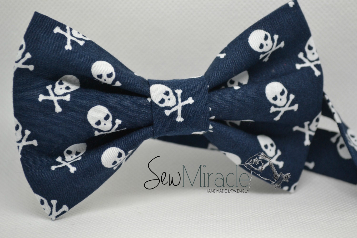 Skull/Crossbone bow tie Pirate bow tie Men's bow tie