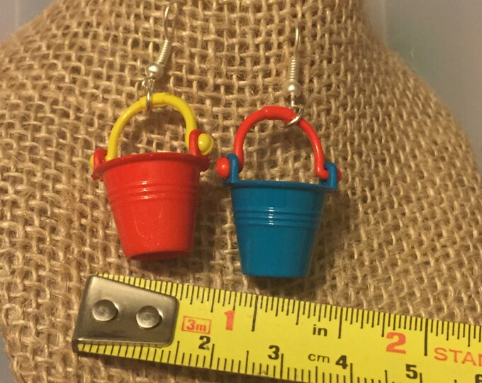 Mini Pail earrings (red and blue)