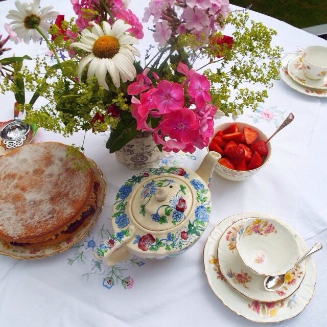 Vintage and antique afternoon tea party by TheAfternoonTeaSet