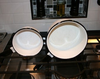 Set of Two Speckled Enamelware Pans//Speckled With Black Trim Enamelware//Vintage Enamelware