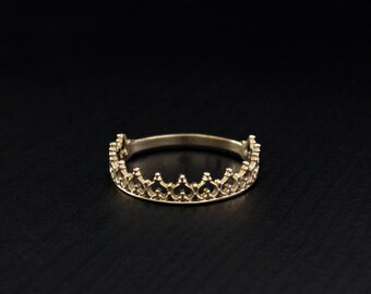 Dainty crown ring, Yellow gold crown ring, Tiny crown ring, Princess tiara ring, Small ring, Princess crown band, 14K solid gold, Love gift