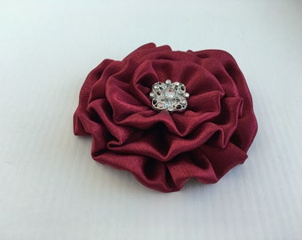 Pear Bear Flower Embellished Twisted Wine Hair Clip Fascinator