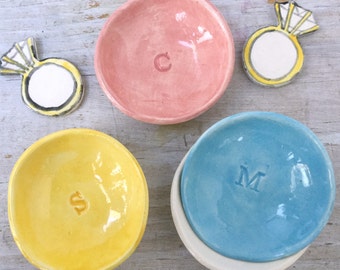 Personalized initial ring holder dish party favors, engagement gift ring holder, bridal shower, birthday party, handmade ceramic