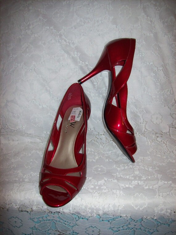 Vintage Ladies Candy Apple Red Strappy Peep Toe Pumps by