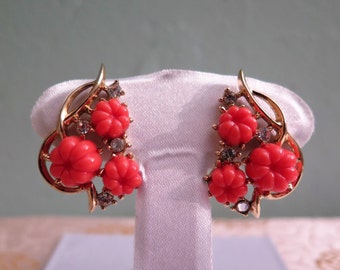 Trifari Pebble Beach Coral Earrings - Vintage Trifari Earrings - Crown Trifari Earrings - Faux Coral Earrings -