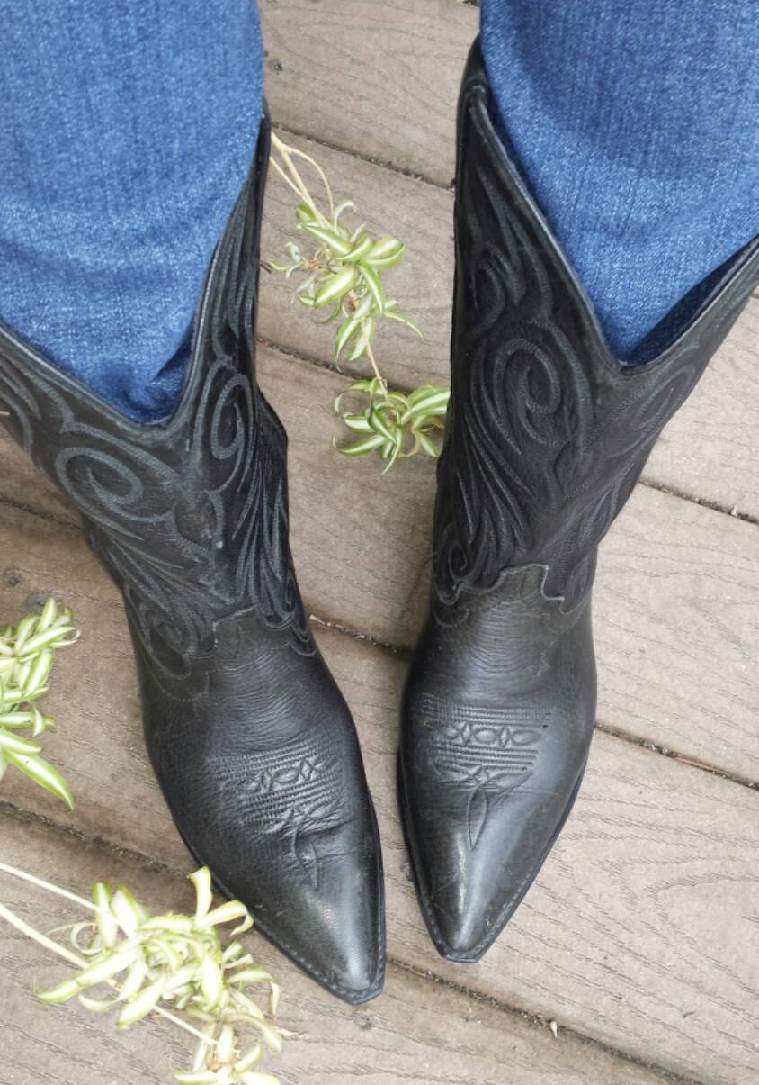 pointy black boots