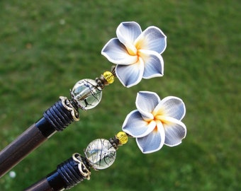 Set of 2 japanese wooden hair sticks with gray and yellow polymer clay fimo flowers, - kanzashi, hair pins, pins, hair ornaments, chopsticks