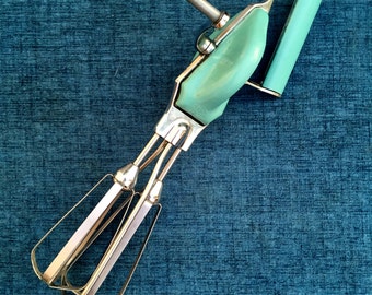 Vintage 50ties hand mixer in turquoise