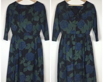 Vintage 50 dress / 1950s dress / lbd / floral dress / full skirt / cocktail formal dress / fit and flare dress / M1276