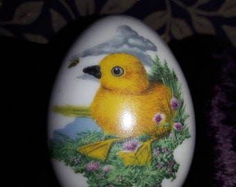 FRANKLIN MINT Porcelain Easter Egg Collectible Trinket Box from 1982, Limited Edition