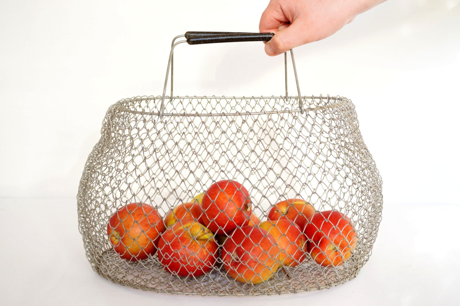 Vintage metal wire basket Folding basket Egg / fruit