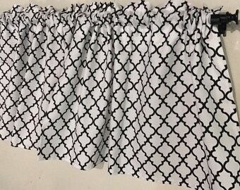 Quaterfoil geometric black and white kitchen curtain valance