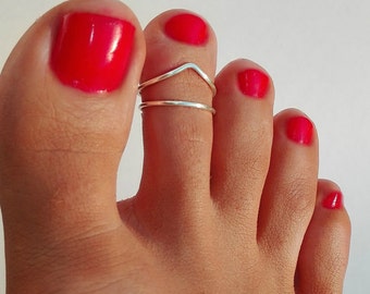 2 SILVER PLATED toe rings/ Chevron Toe Ring/Foot Jewelry/Set of 2 toe rings/Gold toe ring/Silver toe ring/Adjustable toe ring/(Non Tarnish)