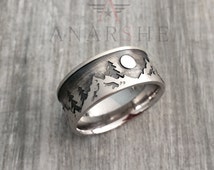 Wedding rings with mountains