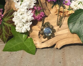 Antique Bronze Plated Pendant Style Necklace with Silver and Blue Honeycomb Effect (N016)