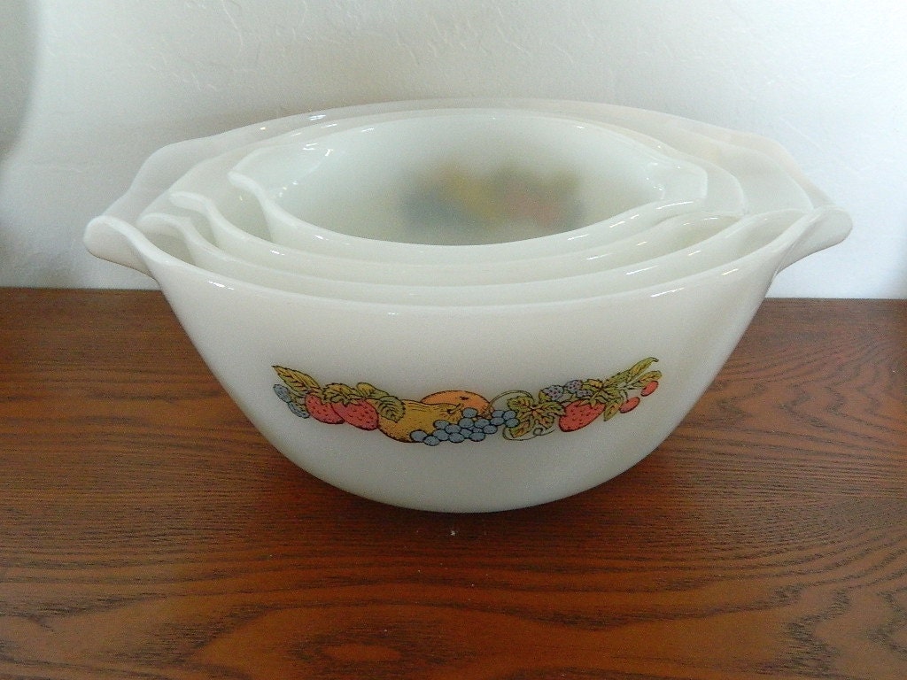 Vintage Fire King Set of 4 Mixing Bowls Nesting Bowls Anchor