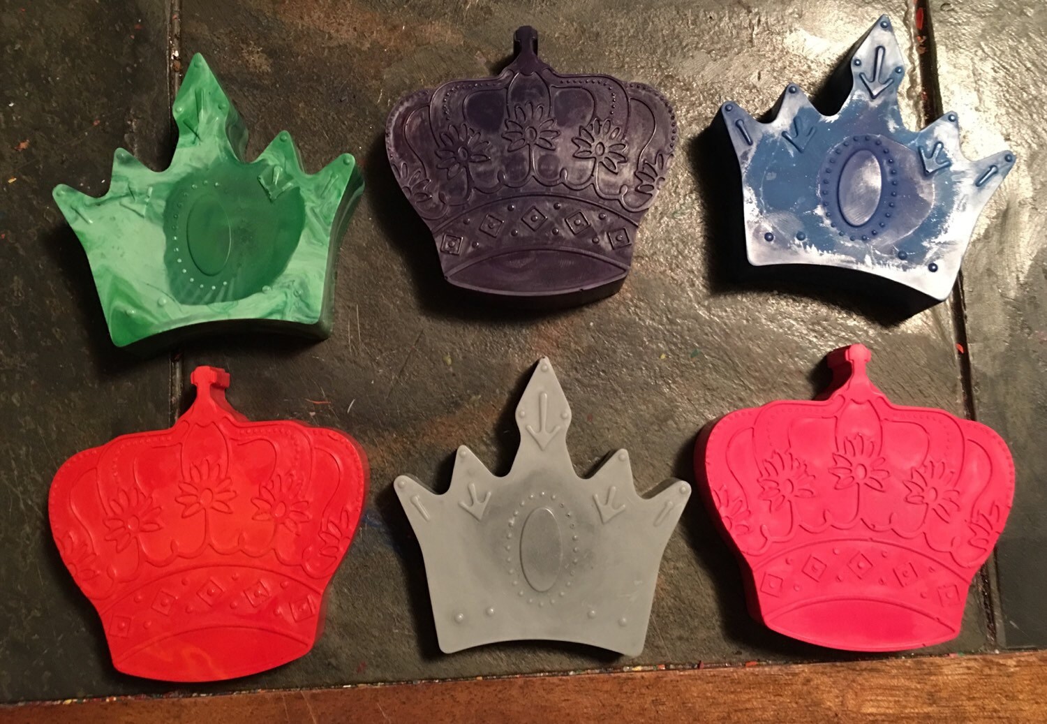 Crowns crayons