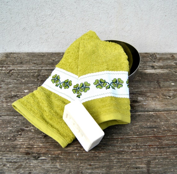 Items similar to Bath towel set Hand Embroidered clovers fourleafs in