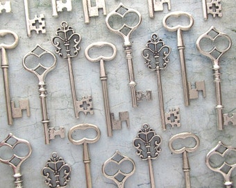 Skeleton Key Wedding Favors - 30pcs - The Bennett Collection - Key Assortment in Antique SILVER - Set of 30 Keys - 3 STYLES