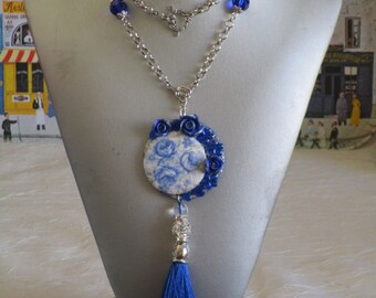 Ravissant collier plastron pendentif "Un bouquet de fleurs bleues"