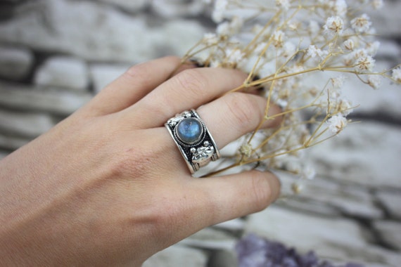 LABRADORITE TIBETAN RING - Silver Ring- Labradorite Ring- Healing Crystal Jewellery- Chakra Ring- Statement Ring- Boho- Vintage