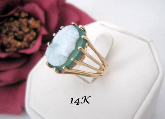 14K Gold Cameo Ring - Green Chalcedony - Cocktail Ring - Size 7.5